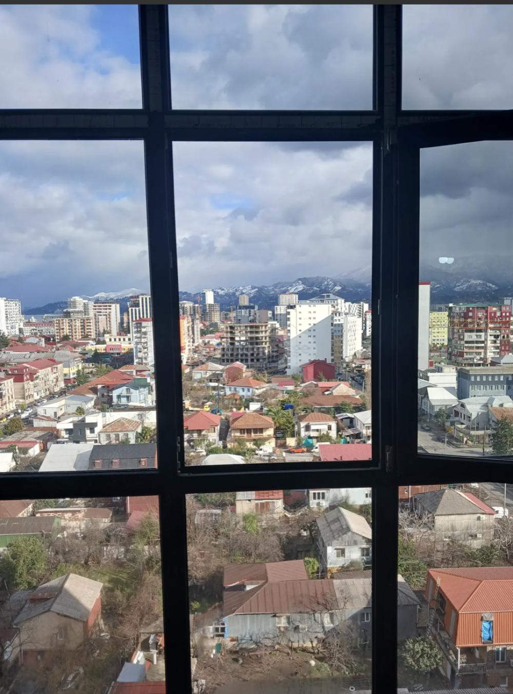 იყიდება 2 ოთახიანი ბინა ბათუმში